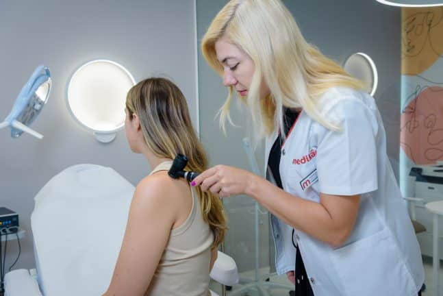 de-la-acnee-la-cancer-de-piele-rolul-esential-al-unui-medic-dermatolog-in-sanatatea-ta